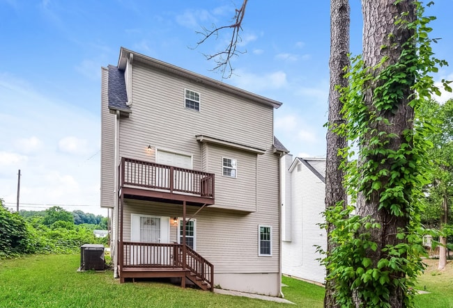 Photo - Room in House on Etheridge Dr NW