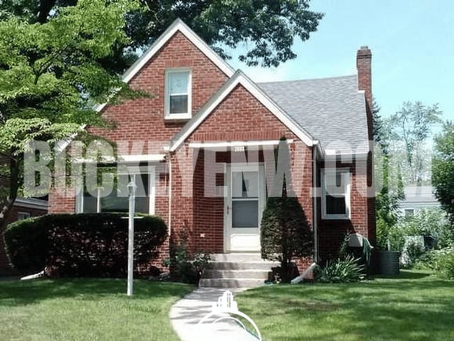 Building Photo - 3 Bed Home -Ottawa Neighborhood