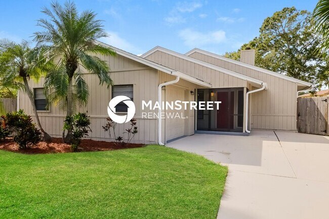 Building Photo - 3 Bedroom Pet-Friendly Home in SARASOTA, FL with Main Street Renewal