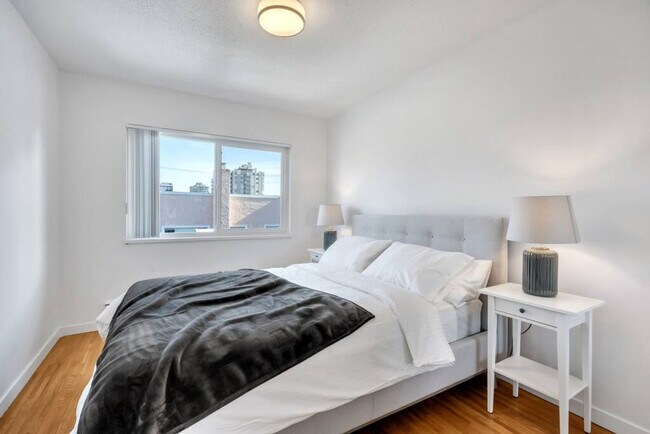 Photo - 1550 W 11th Ave Unit ID1051793P