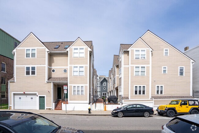 122-136 W 7th Street se encuentra en el sur de Boston. - Tudor Commons