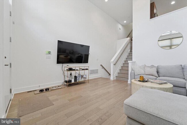 Photo - 322 Fairmount Ave