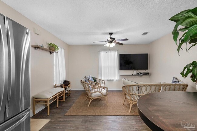 Photo - 304 N E St
