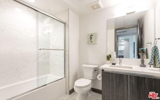 Photo - 552 N Hobart Blvd Unit 208