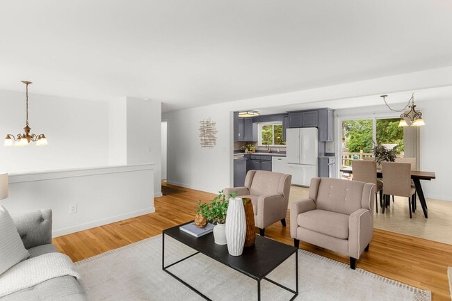 Photo - 5bd/3.5ba Bellevue Home