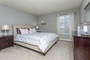 2BR, 2BA - 1050SF