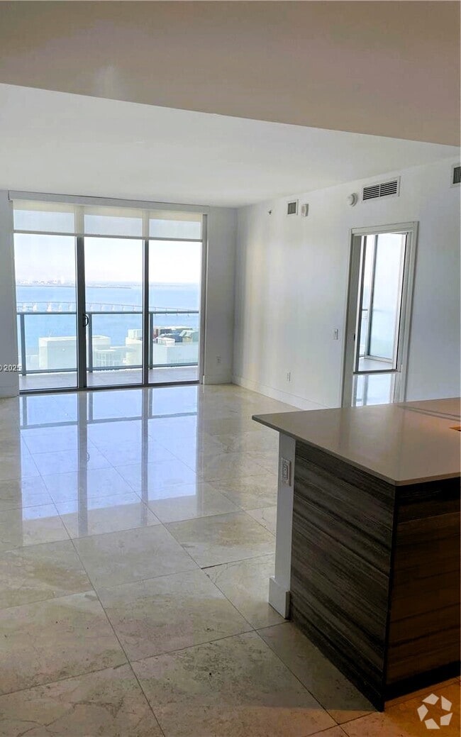 Building Photo - 1300 Brickell Bay Dr Unit 3204 Rental