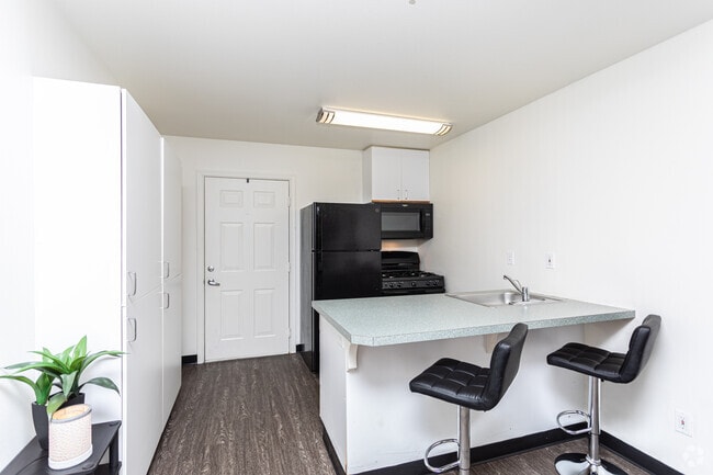 4BR, 2BA - 1,064SF