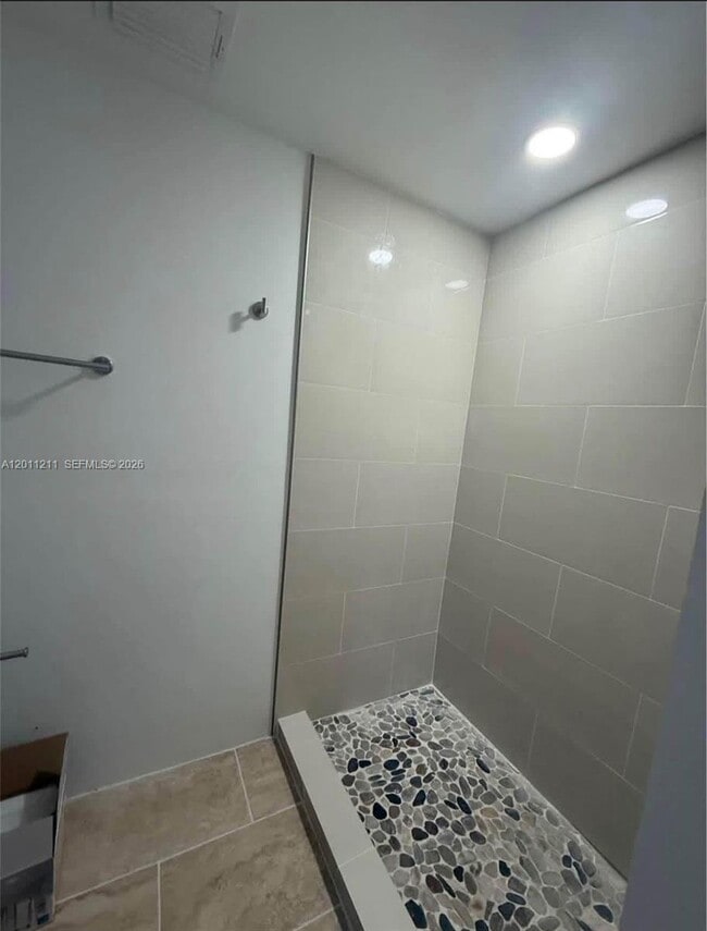 Photo - 526 E 54th St