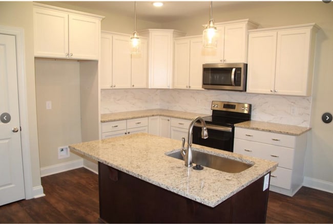 Photo - Modern 3BR/3.5BA Townhome Near Auburn Univ...