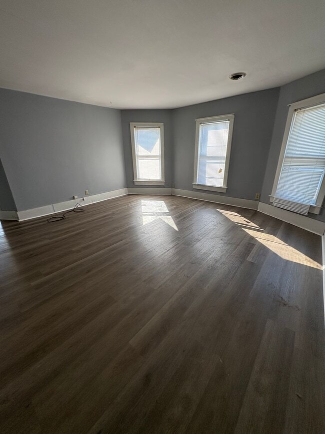 Photo - MI - 02 - Avon St Unit 1349