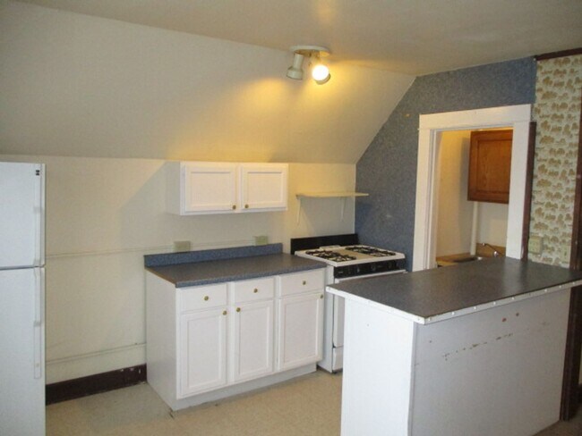 Photo - 137-139 W Gilman St Unit 139 -  #3