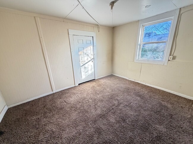 Photo - 215 Adams St