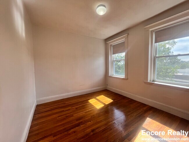 Photo - 8 Egremont Rd Unit 10