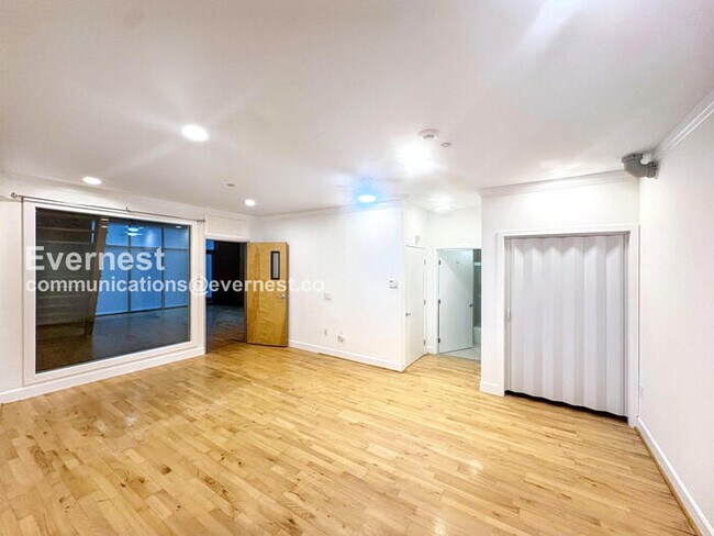 Photo - 2 Bed/2 Bath Condo with Underground Garage... Unidad APT 104