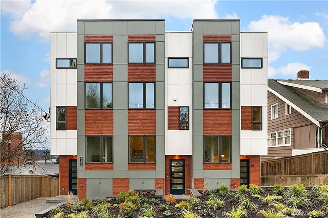 Modern 2-Bedroom Townhome in the Heart of ... - Modern 2-Bedroom Townhome in the Heart of ...