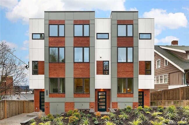 Building Photo - Modern 2-Bedroom Townhome in the Heart of ...