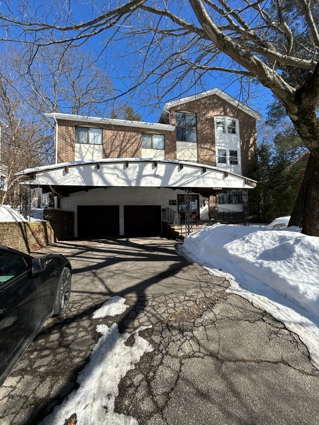 Building Photo - 22 Broadlawn Park Unit 22