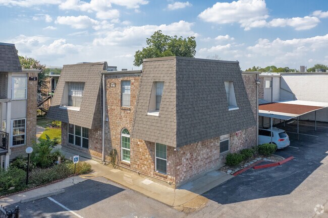 Photo - Braeswood Park Condominiums
