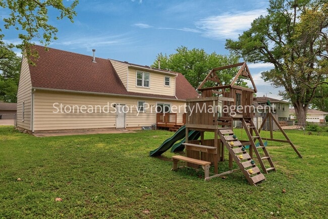 Photo - 4 bedroom 2 bath on quiet street in Briarwood