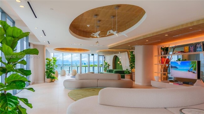 Photo - 700 NE 24th St Unidad 2705