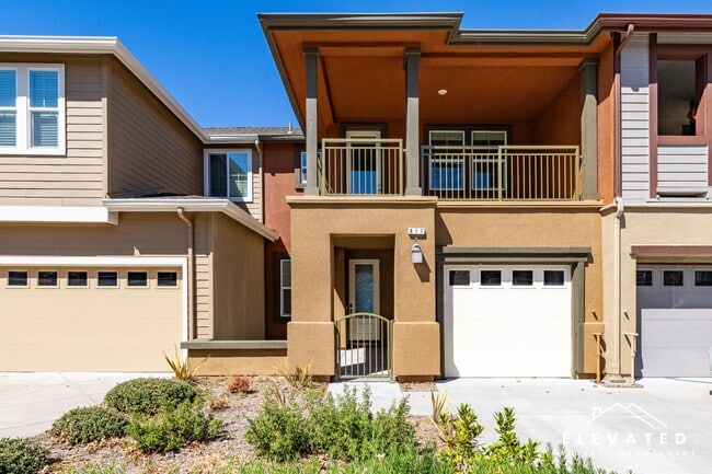 Building Photo - 611 Jade St