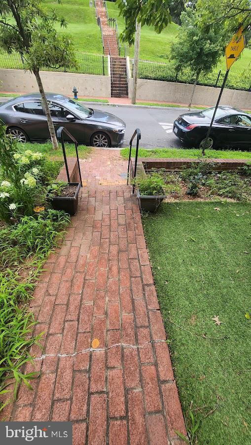 "Chic & Cozy 1-Bedroom Condo with Gleaming Hardwood Floors in the Heart of DC!"