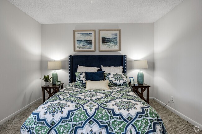 2BR, 2BA - 1,215 SF