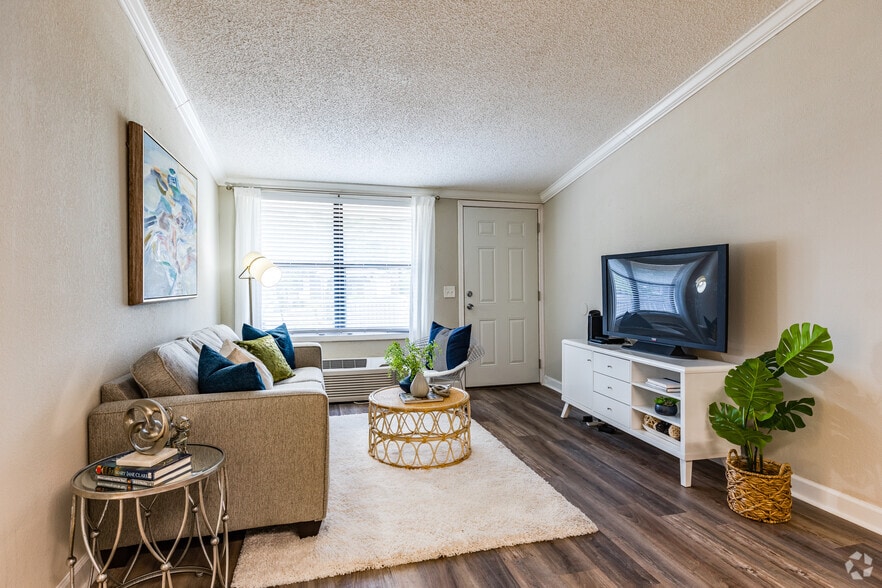 1 BR, 1 BA -