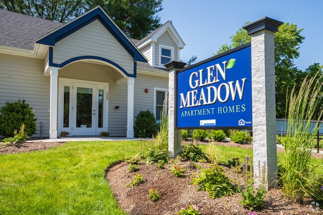 Leasing & Business Center - Glen Meadow Apartments
