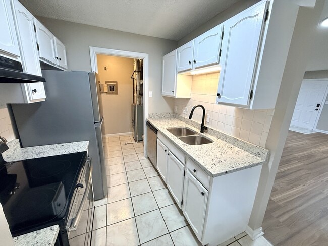 Photo - 705 Gordon Smith Blvd