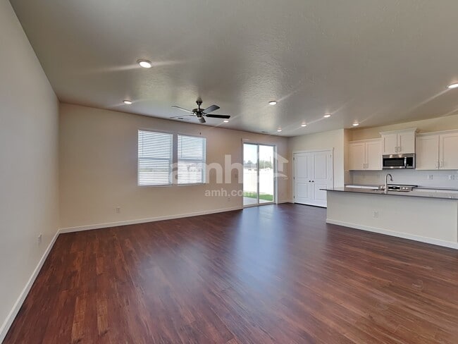 Photo - 1529 N Garnet Creek Ave