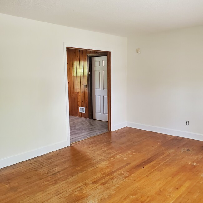 Photo - 301 W Lakeside Ave