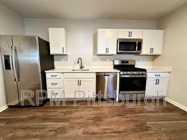 Photo - 2123 Sidney St