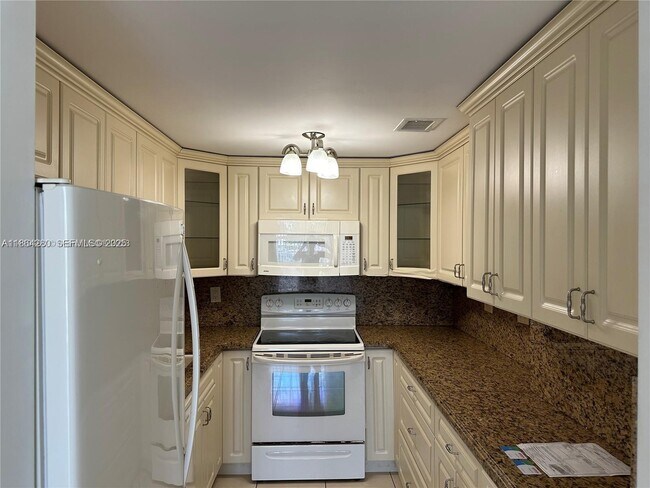 Photo - 200 172nd St Unit 304