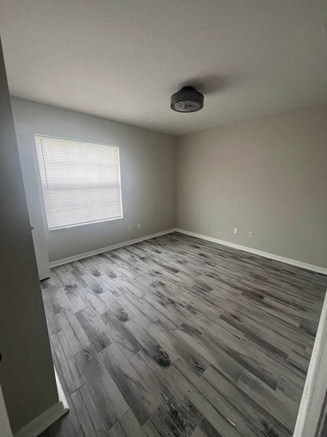 Photo - Nice 3 Bedroom 2 Bath Fenced in yard!