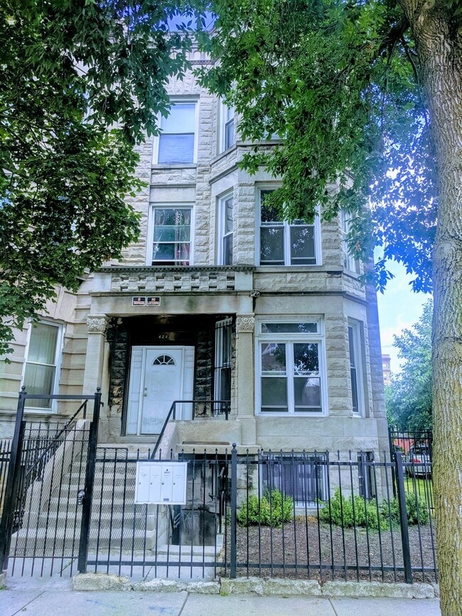 Building Photo - 4243 S Calumet Ave Unit 1 Rental