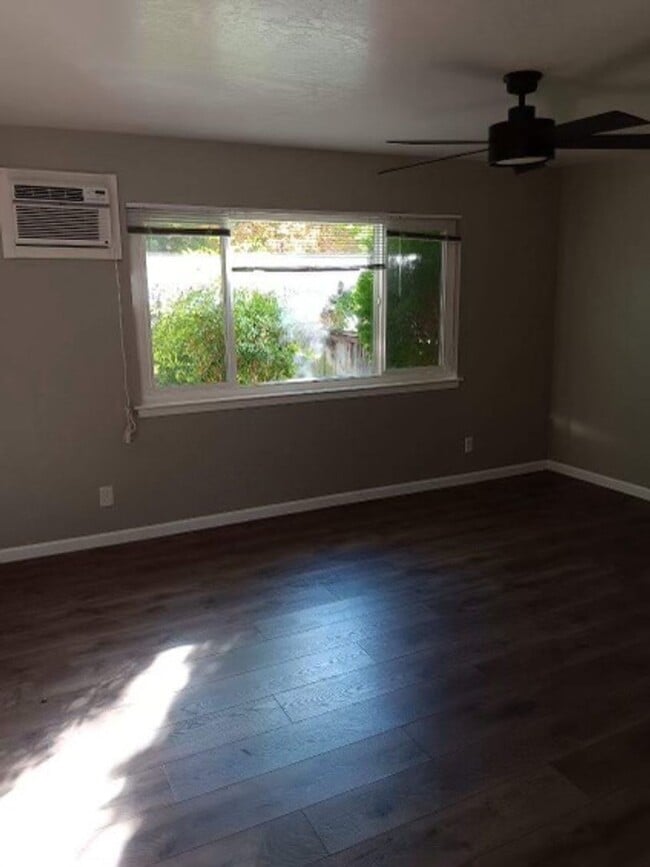 Photo - 2423 Mariposa Ave Unit 2423