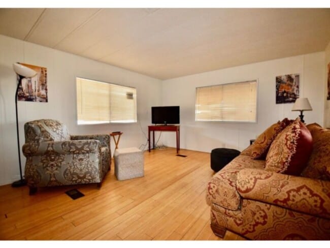 Photo - 2 bed 1 bath, 840 sq ft manufactured home