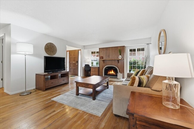 Building Photo - 5330 SW Mayfair Ct