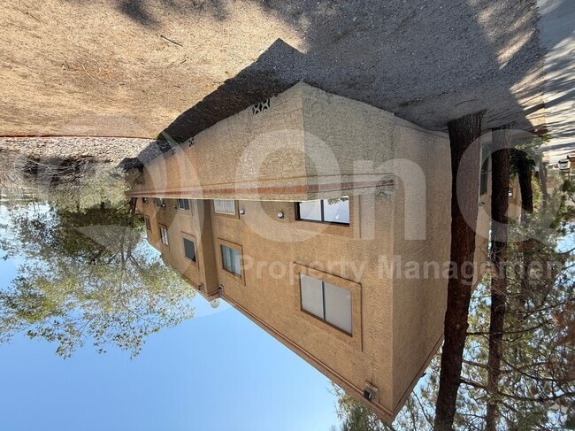 Building Photo - 2049 W Bloomfield Rd Rental