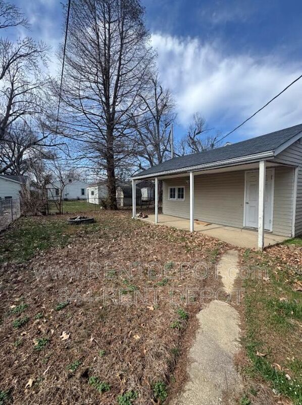 Photo - 1303 S St James Blvd