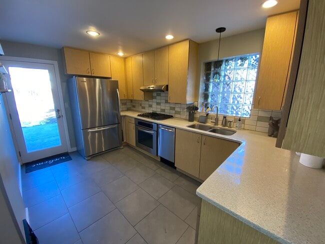 Building Photo - 989 Krameria St Rental