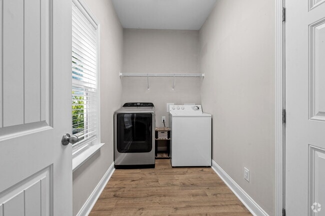 Building Photo - 1012 High Point Ave SW Rental