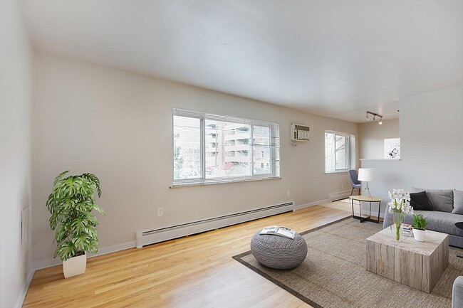 Building Photo - La Roma Rental
