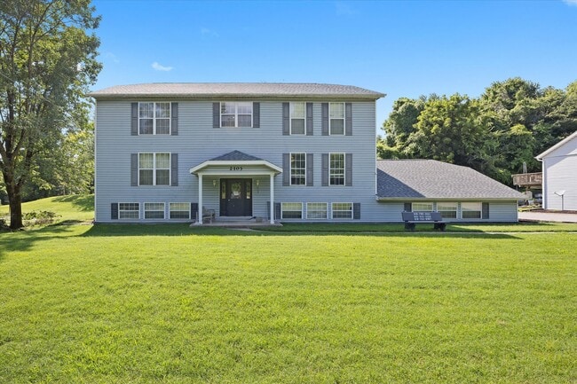 Building Photo - 2105 N Keebler Ave Unit D Rental