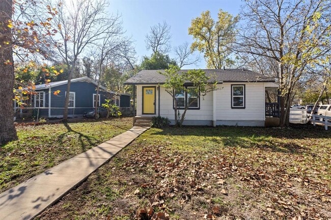 Building Photo - 105 Riverside Dr