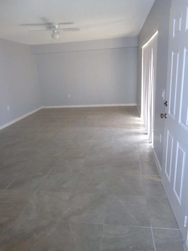 Photo - 1015 10th Way