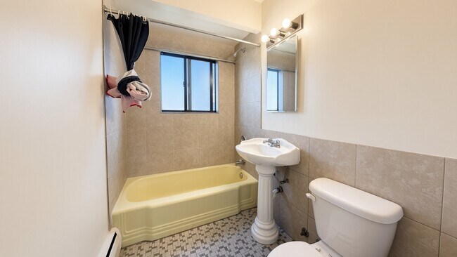 Photo - 6454 N Ridge Blvd Unit 2W