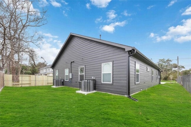 Photo - 784 Enterprise St